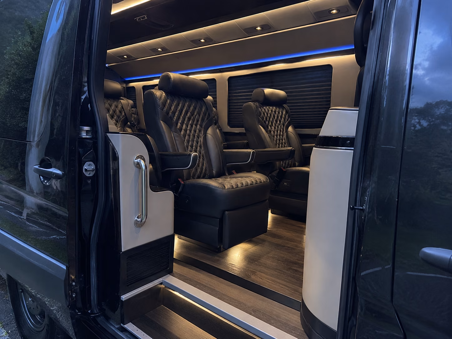 easily book transportation for your next bachelor or bachelorette party 2