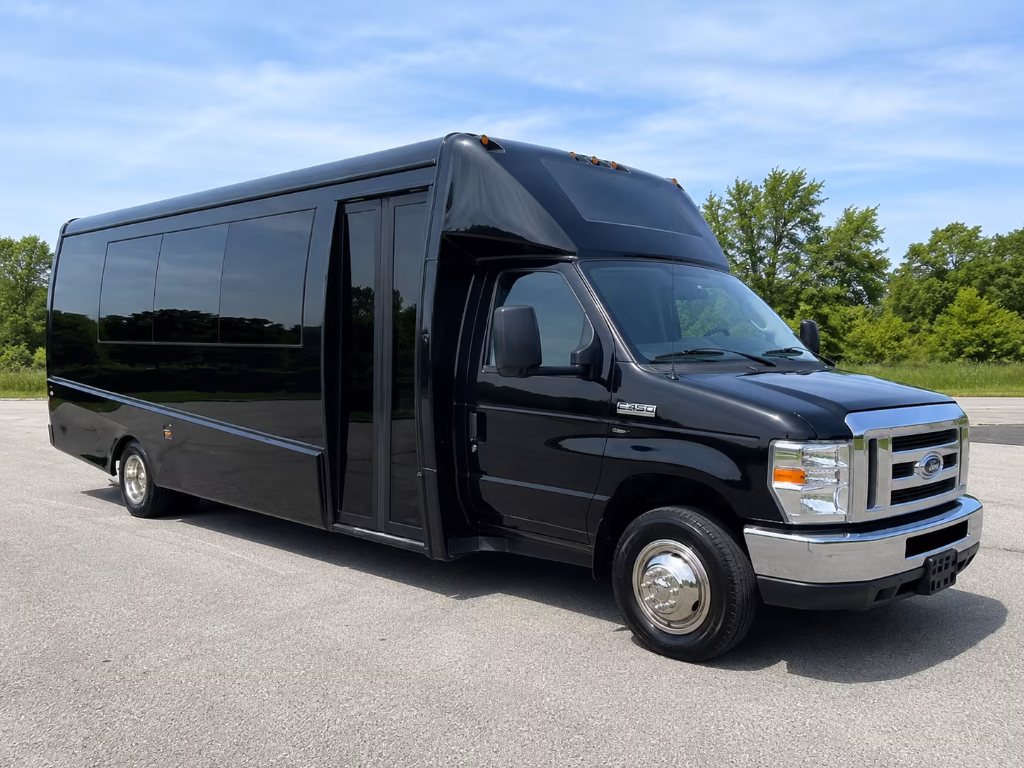 minibus rentals for small group wine tours near huntsville